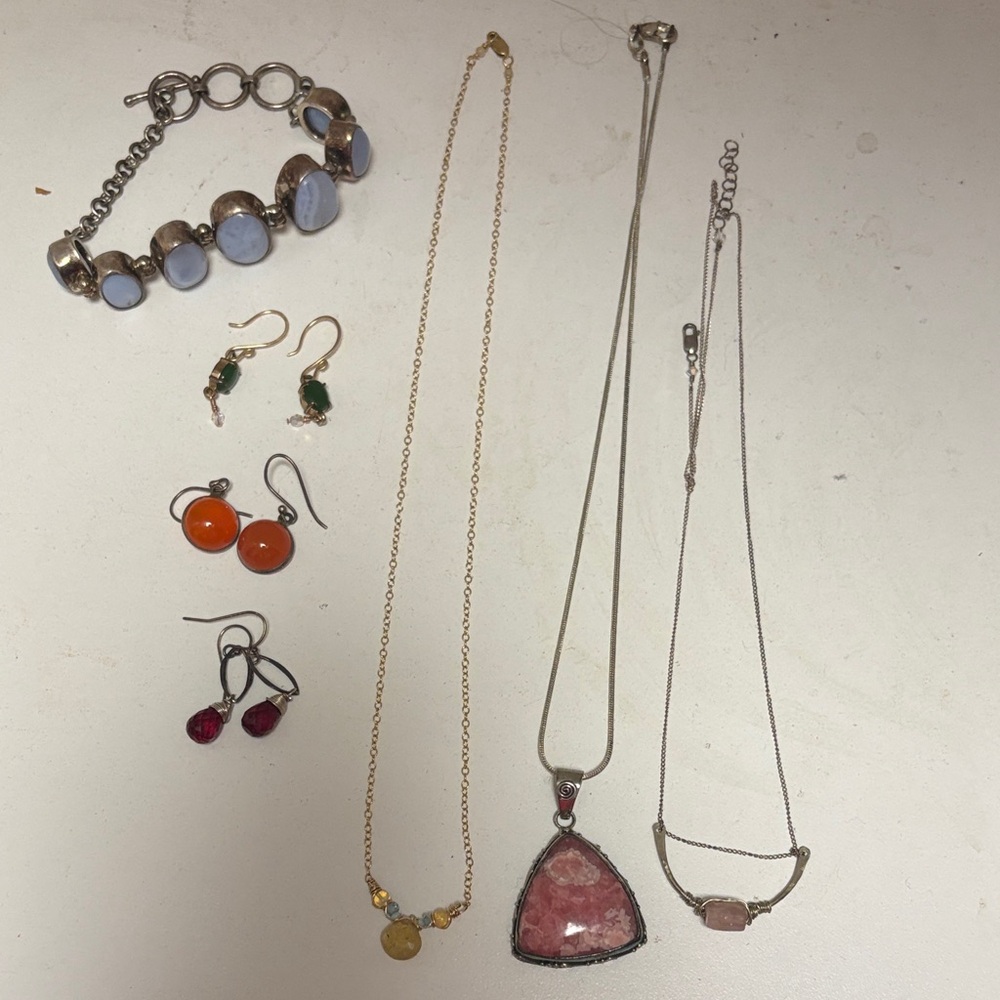 Crystal Collection
Various crystal jewelry